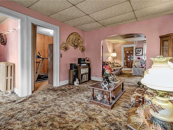 3rd image of 365 Herkimer St