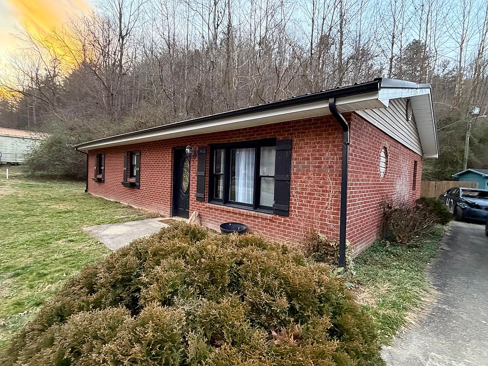 1st image of 33 Saint Thomas Dr