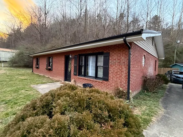 33 Saint Thomas Dr, Hazard, KY 41701