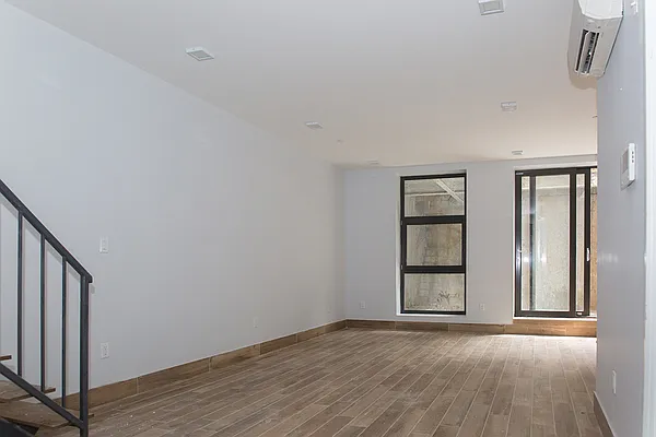 Rented by Cyberapts Management | media 37