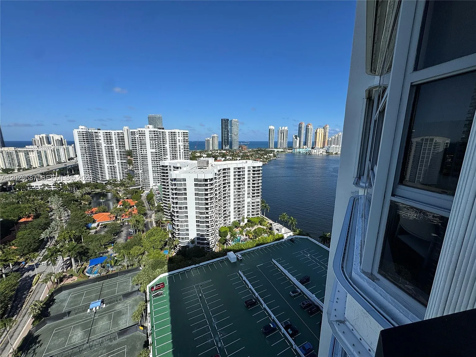 Mystic Pointe Tower 500 C — Photo 4