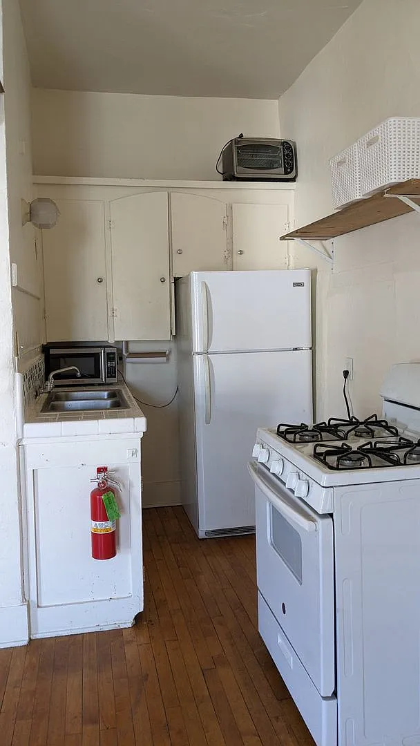 1730 Johnson Ave — Photo 3