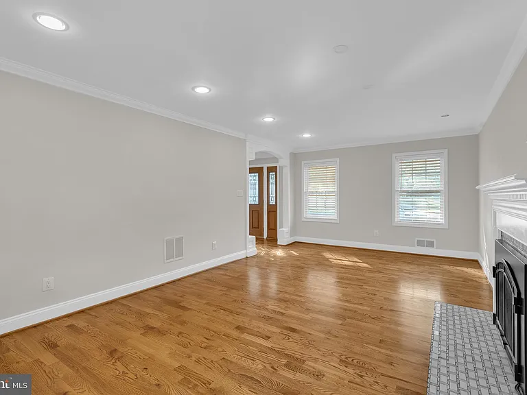 7205 Van Ness Ct — Photo 9