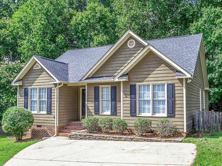 126 Crookham Ct — Photo 4