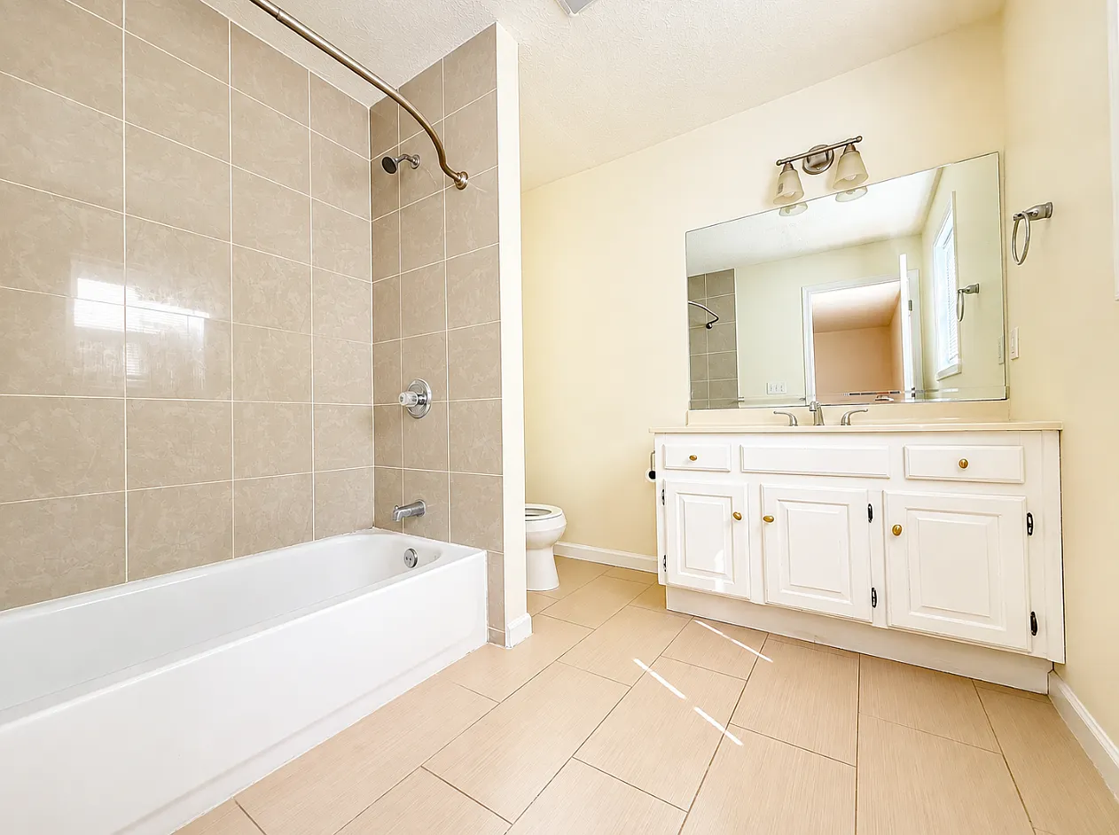 4 bed, 1304 sqft, $2,100 — Photo 3