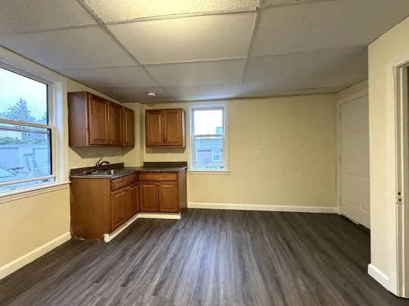 49 Fulton St #1R, Peabody, MA 01960