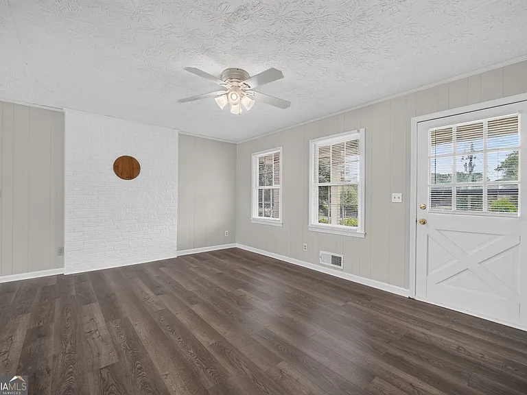 2591 Doc Hughes Rd — Photo 8