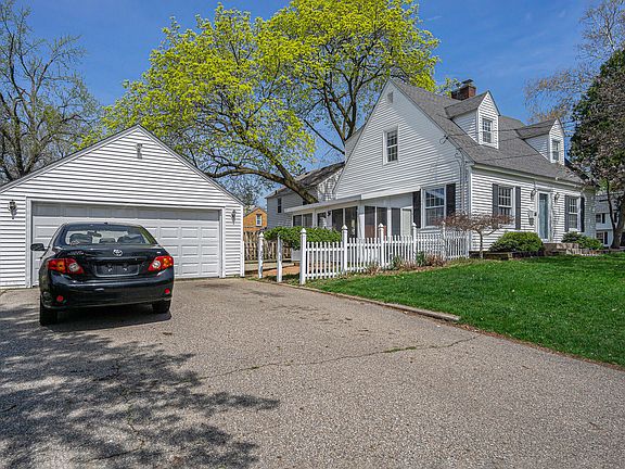 2nd image of 729 Norton Dr