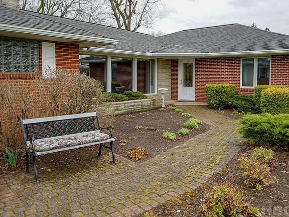 3rd image of 1016 Country Club Dr