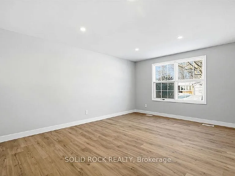 2158 Fillmore Cres — Photo 10