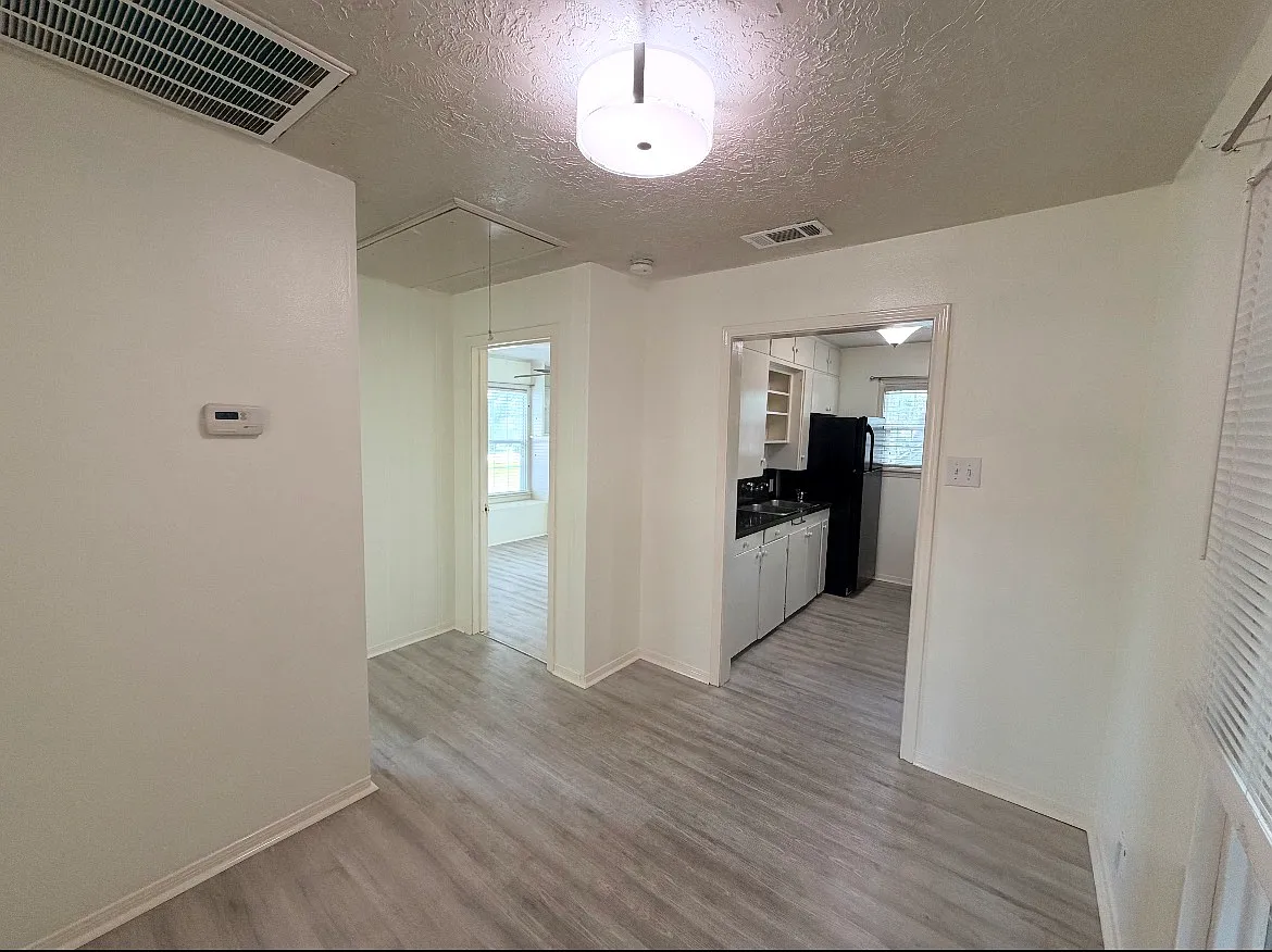 212 W Hunnicutt Street #2 Baytown, TX 77520 — Photo 3