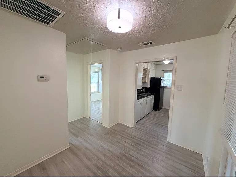 212 W Hunnicutt St #2 — Photo 3