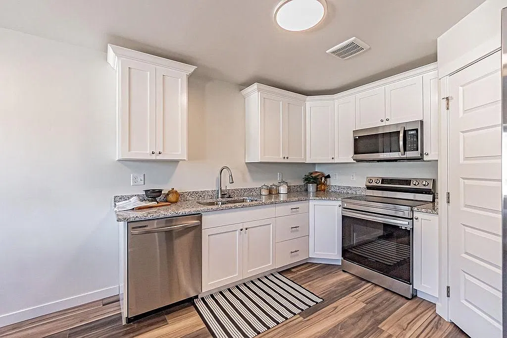 3 bed, 2.5 bath, 1500 sqft, $1,550 — Photo 2