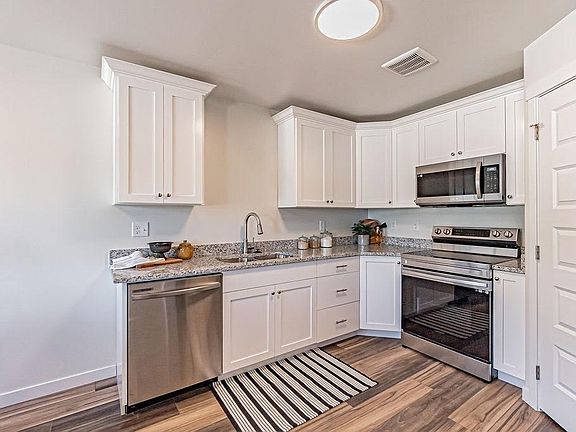 2nd image of 865 Golden Bear Ln #865
