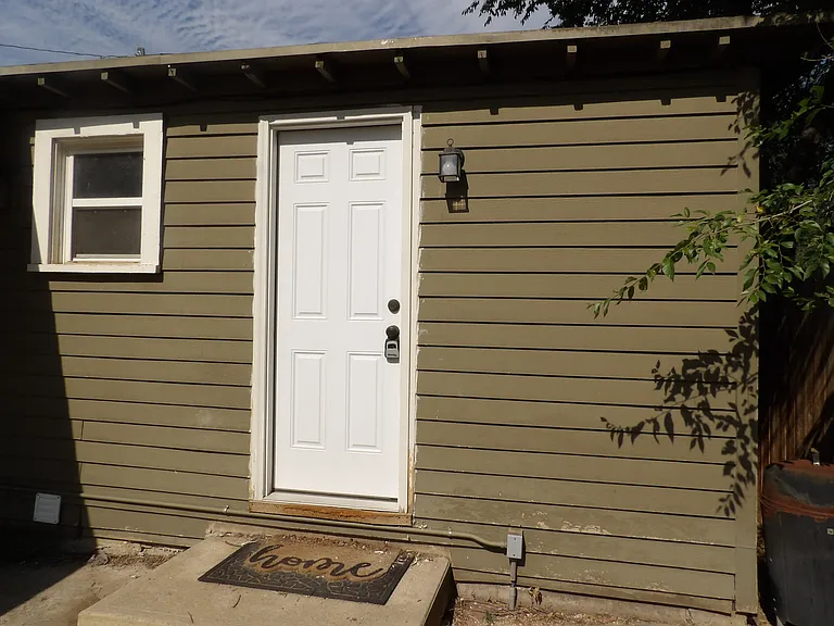 821 S Logan Ave — Photo 1