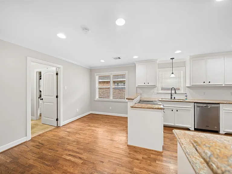 1810 Droxford Dr — Photo 6