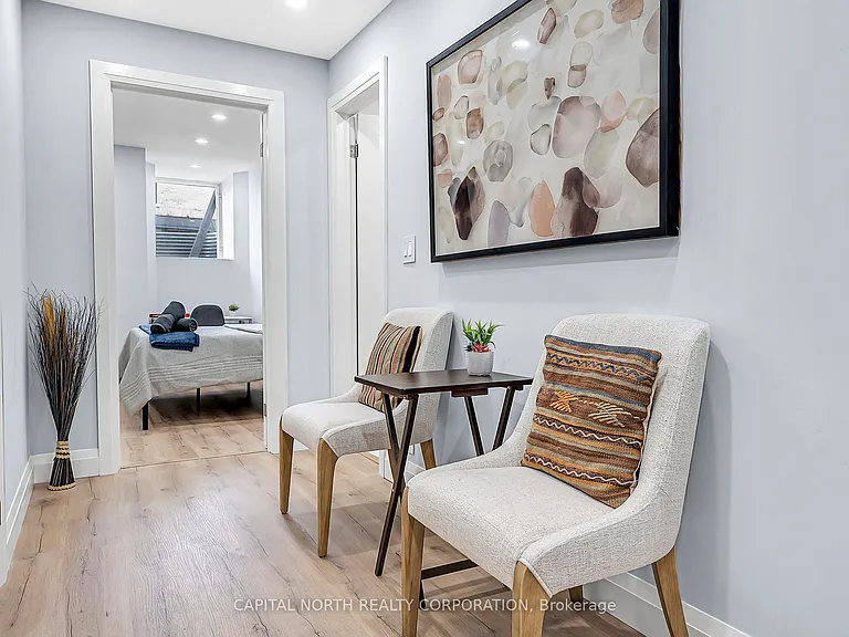 556 King St E #3 — Photo 11