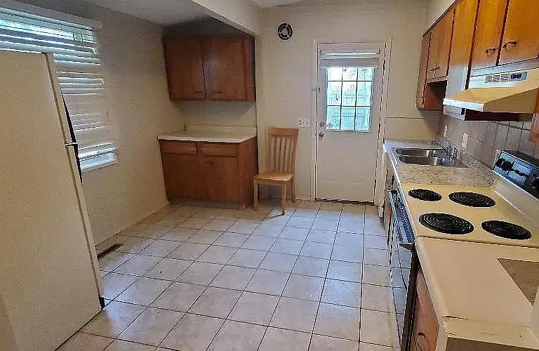 1020 S Eastview Dr — Photo 8