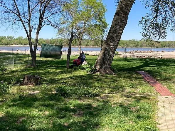 1202 Sportsman Dr, Ashland, NE 68003