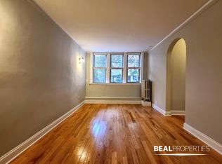 544 W Surf St, Chicago, IL 60657