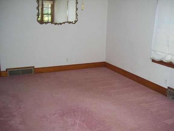 2nd image of 206 Ruskin St