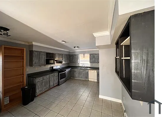 2 bed, 902 sqft, $1,340 — Photo 2