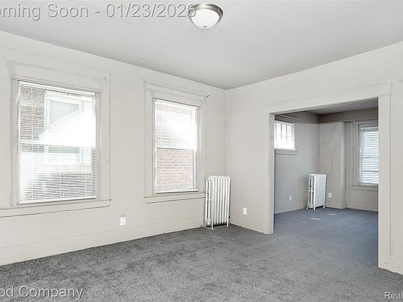 5th image of 2362 Carson St