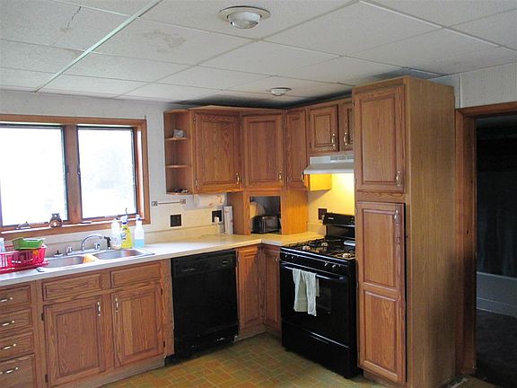 2nd image of 92 Wilson St