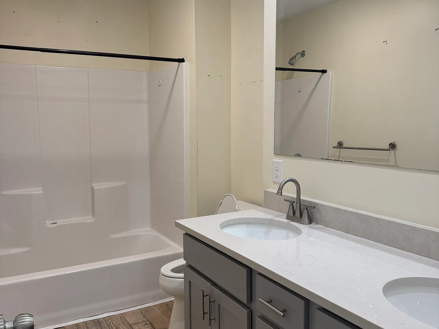 3 bed, 1.5 bath, $2,500 — Photo 4