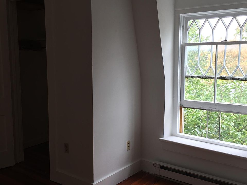 2nd image of 6 Franklin Sq APT 14