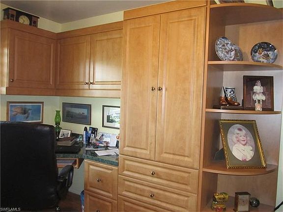 5th image of 10055 Majestic Ave