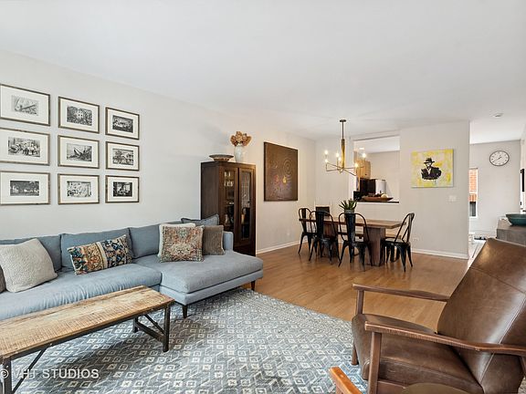 3rd image of 1772 W Ainslie St