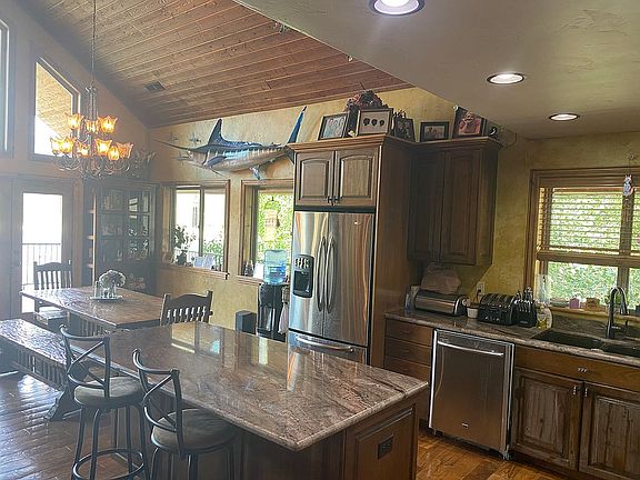 Kitchen/Dining Area