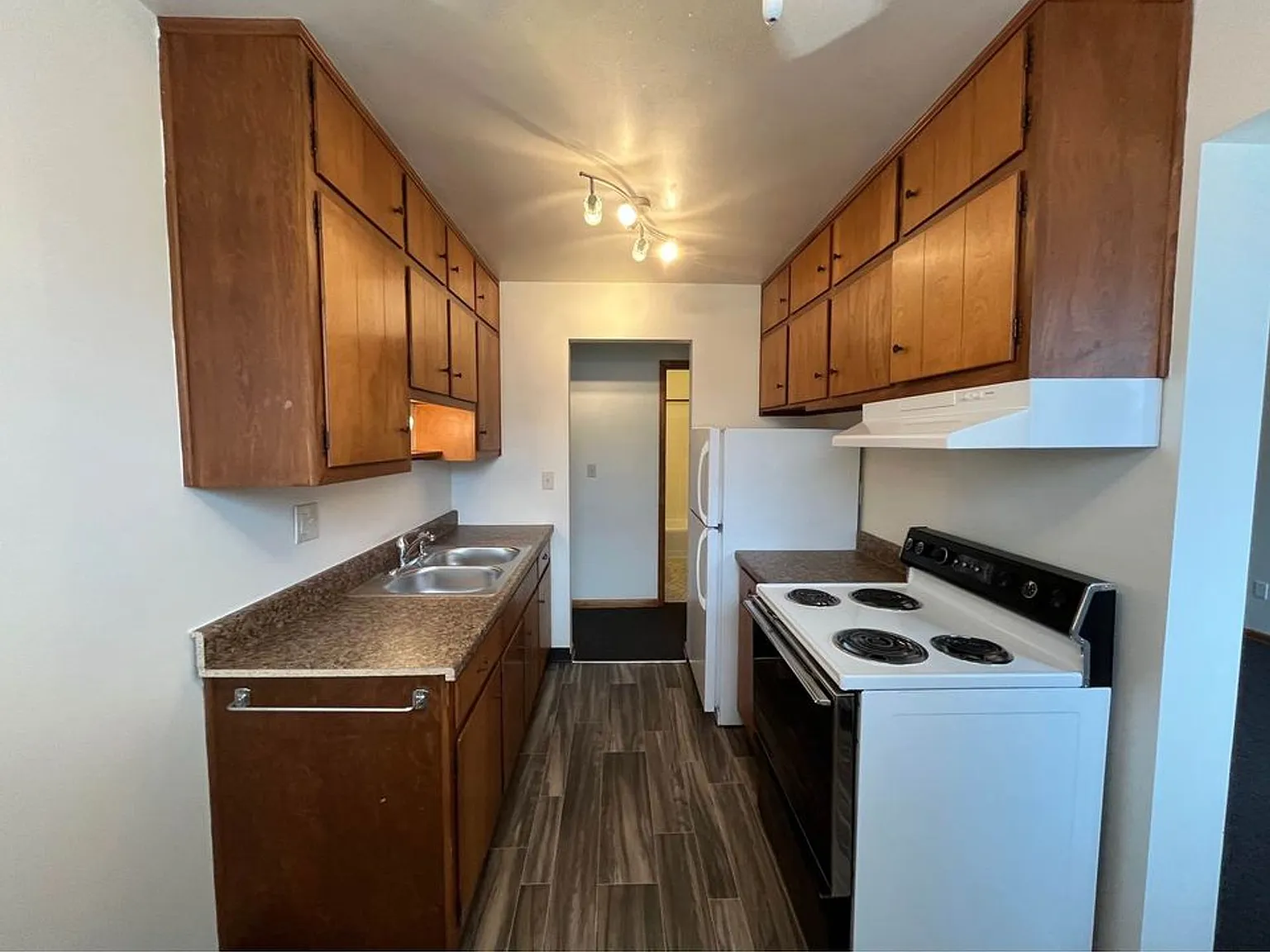 Phalen Apartments on Maryland! — Photo 2