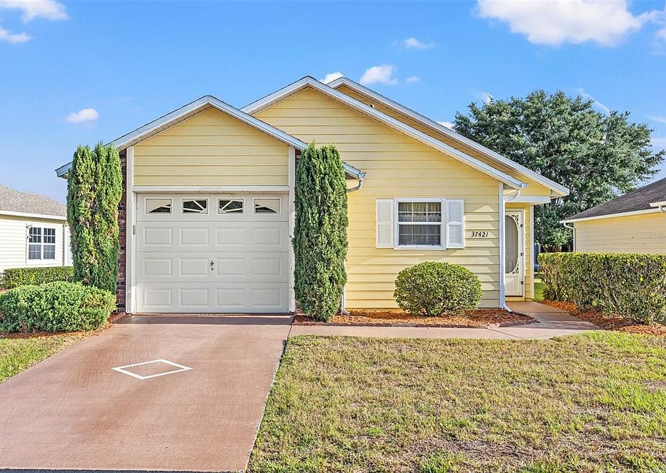 1st image of 37421 DERBYSHIRE DRIVE