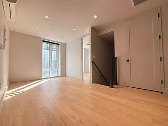 193 Greenpoint Avenue, #1F