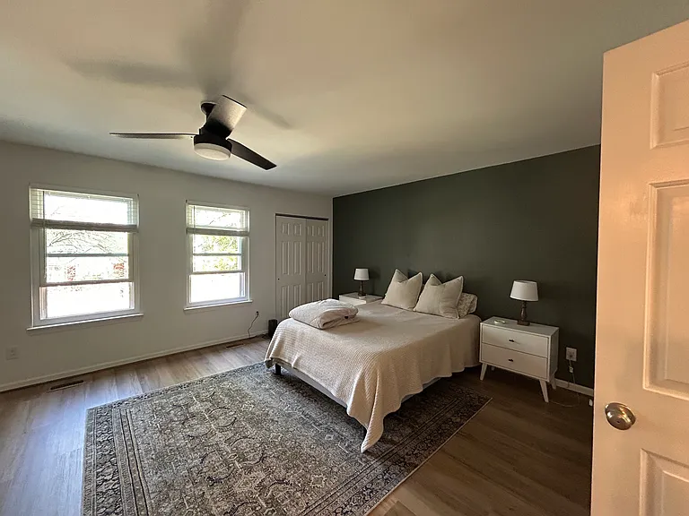 1318 Damyien Arch — Photo 21