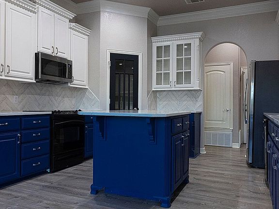 5th image of 302 S Cedar Ridge Cir