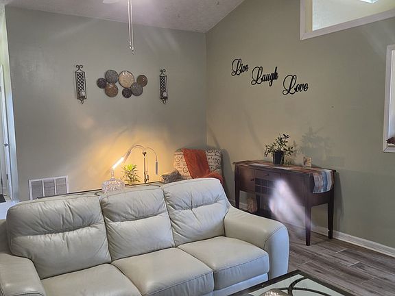 5th image of 5865 Meadowview Rd