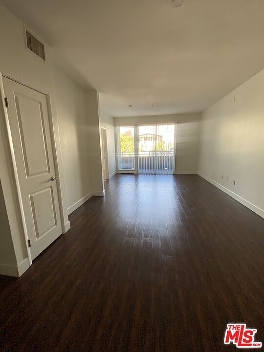 2nd image of 1115 S New Hampshire Ave Unit 206