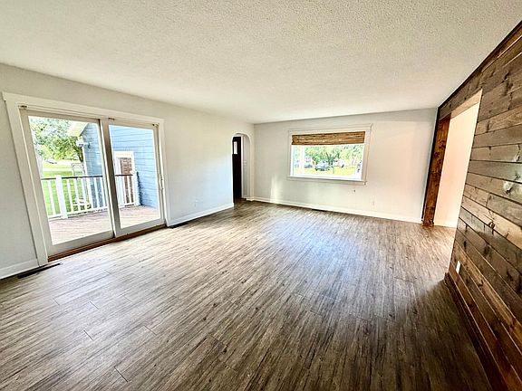 5th image of 507 6th St NE