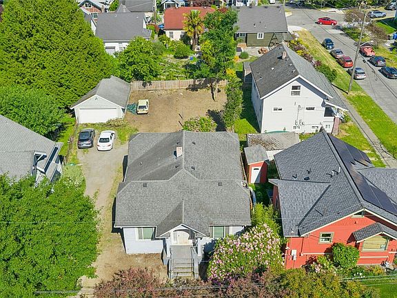 3rd image of 2916 18th Avenue S