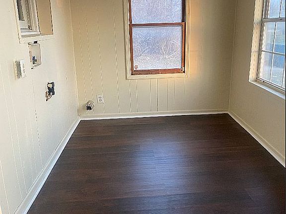 3rd image of 1439 W Hanna Ave