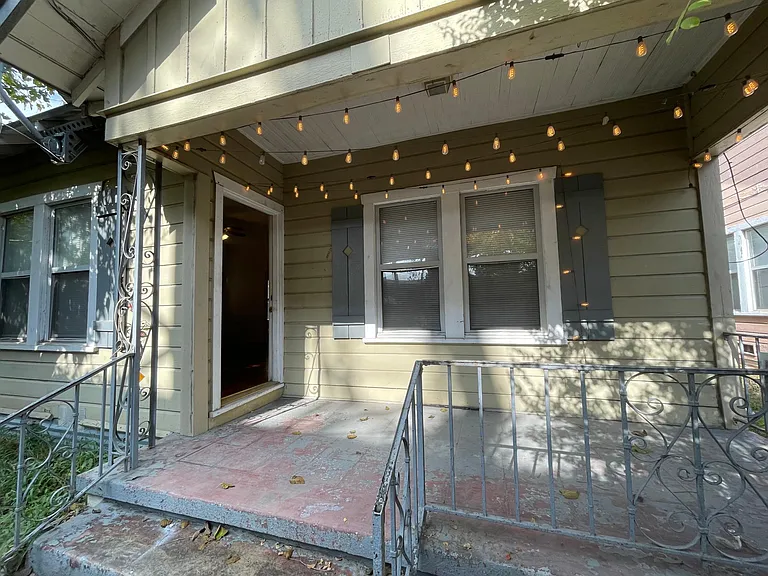 713 E Elmira St — Photo 14
