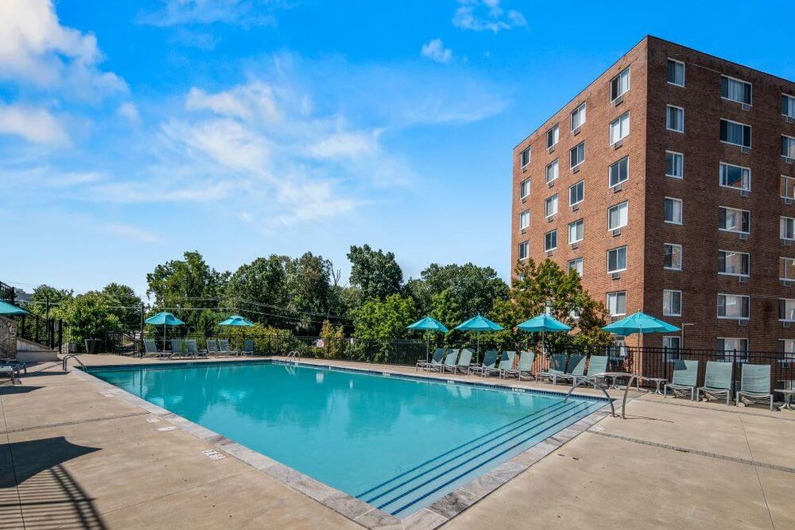 100-york-amenities-exteriors-4r