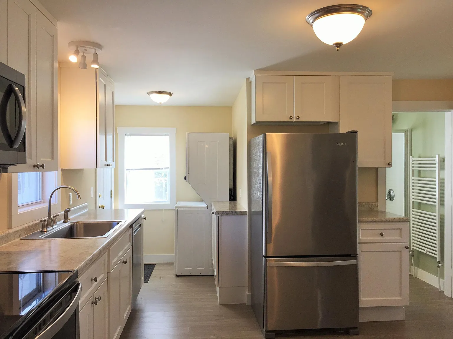 2 bed, 924 sqft, $2,000 — Photo 2