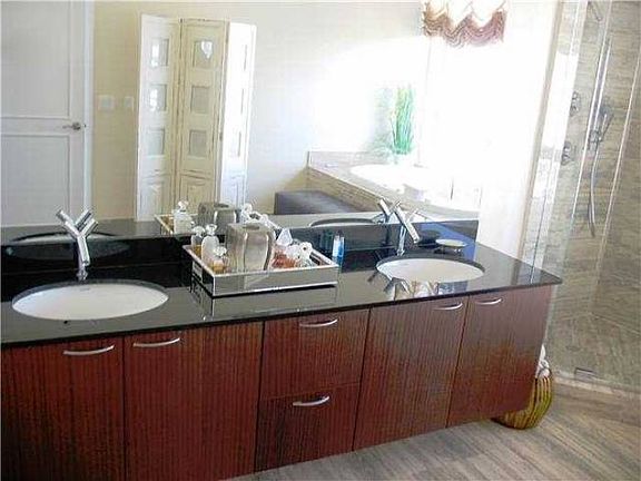 4th image of 16001 Collins Ave APT 3704
