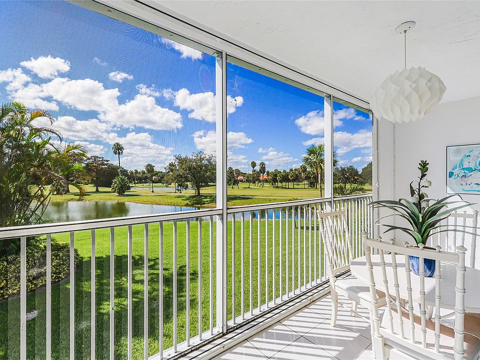 1st image of 3980 Oaks Clubhouse Drive #207
