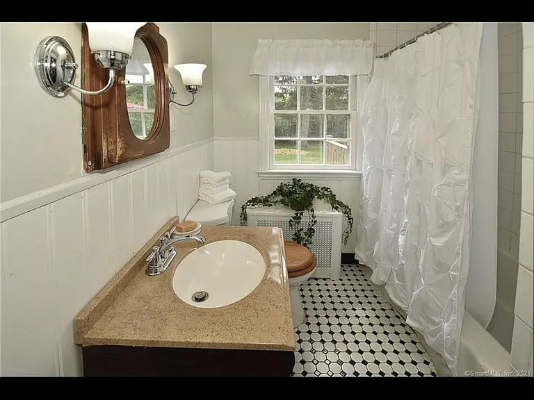 499 N Eagleville Rd — Photo 8