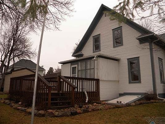 3rd image of 909 N Josephine Ave